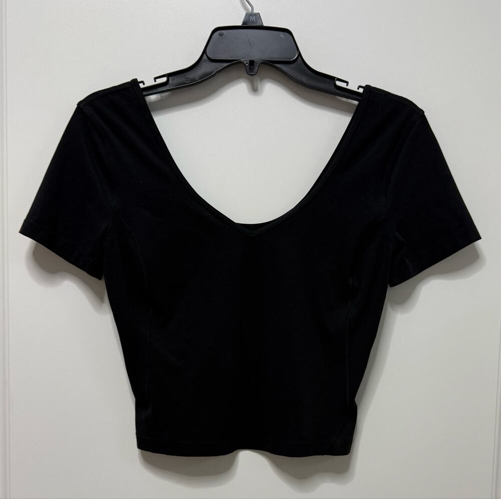Lululemon Black Align Nulu V-Neck Short Sleeve Crop med no tag ptp 16-18